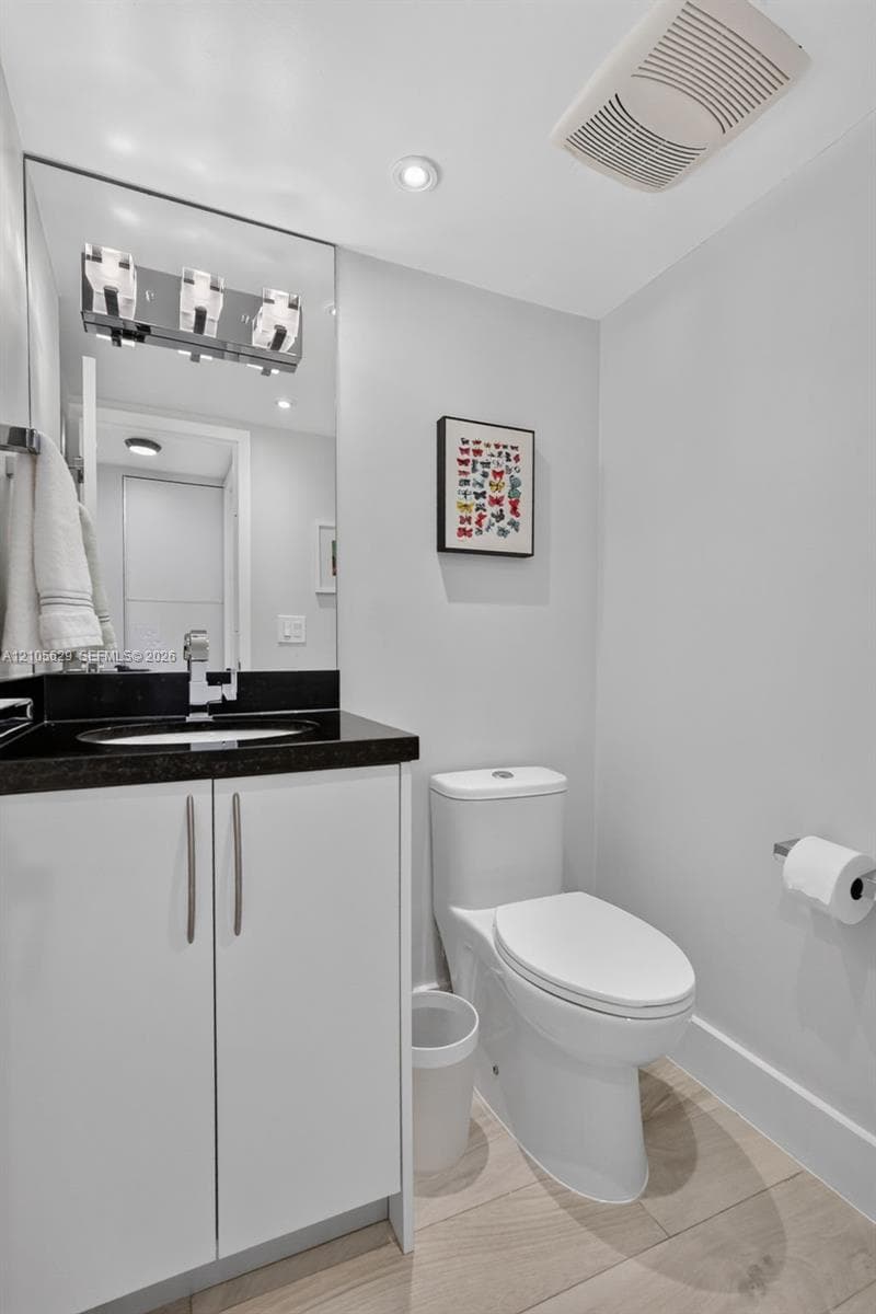 100 Bayview Dr 710 photo 16