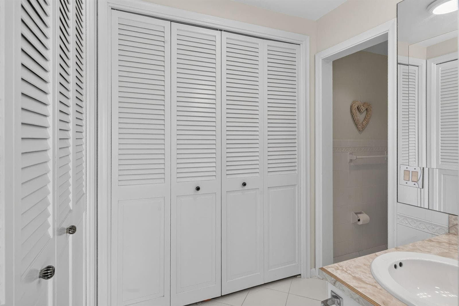 1111 N RIVERSIDE Drive 401 photo 20
