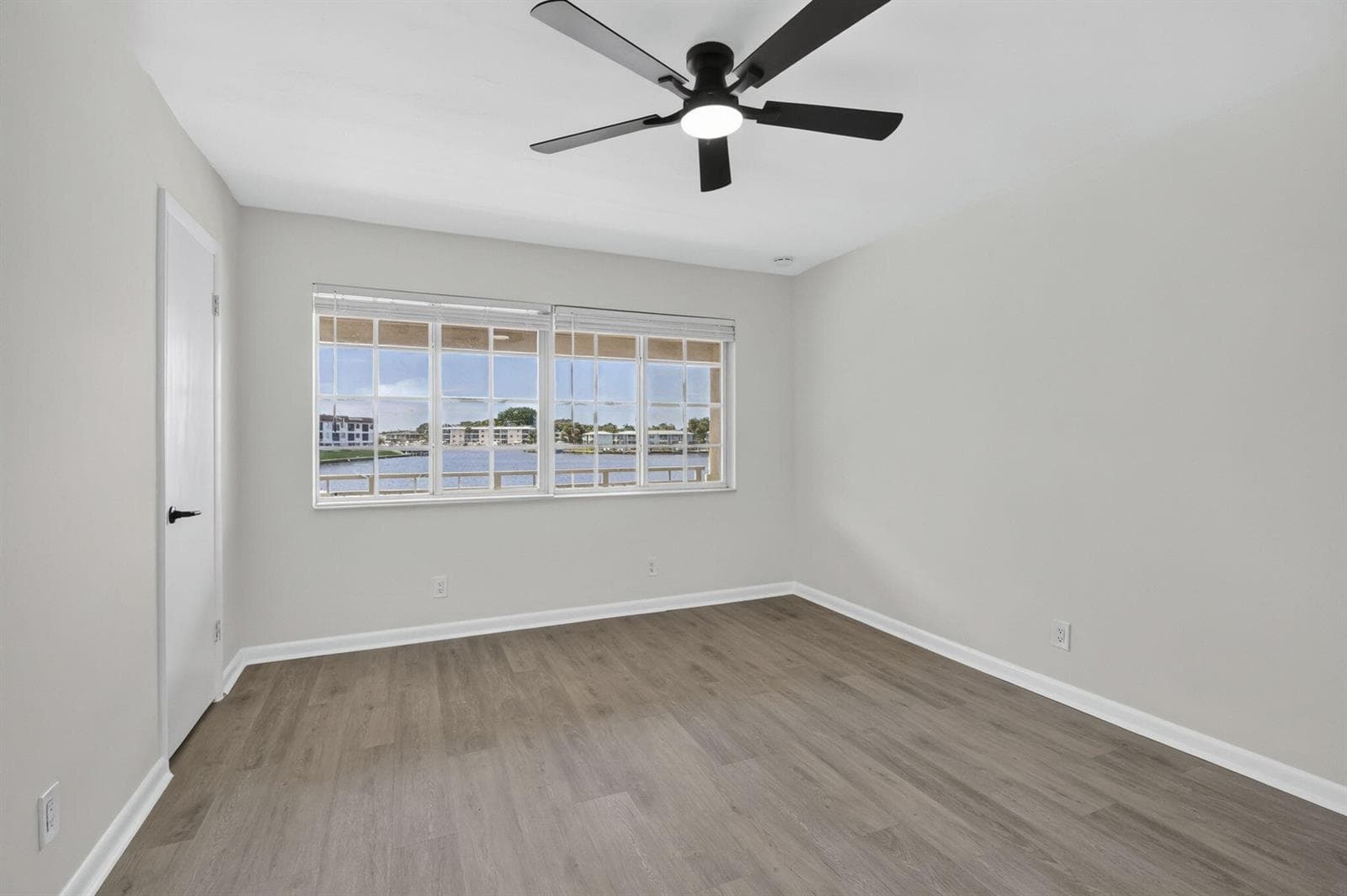 405 SOUTHWIND Drive 5 photo 24