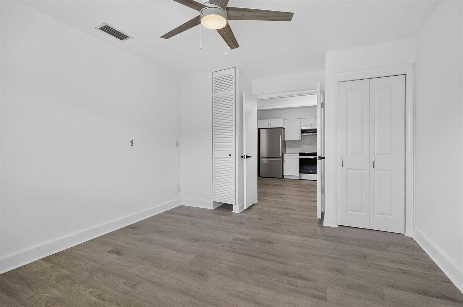 405 SOUTHWIND Drive 4 photo 12