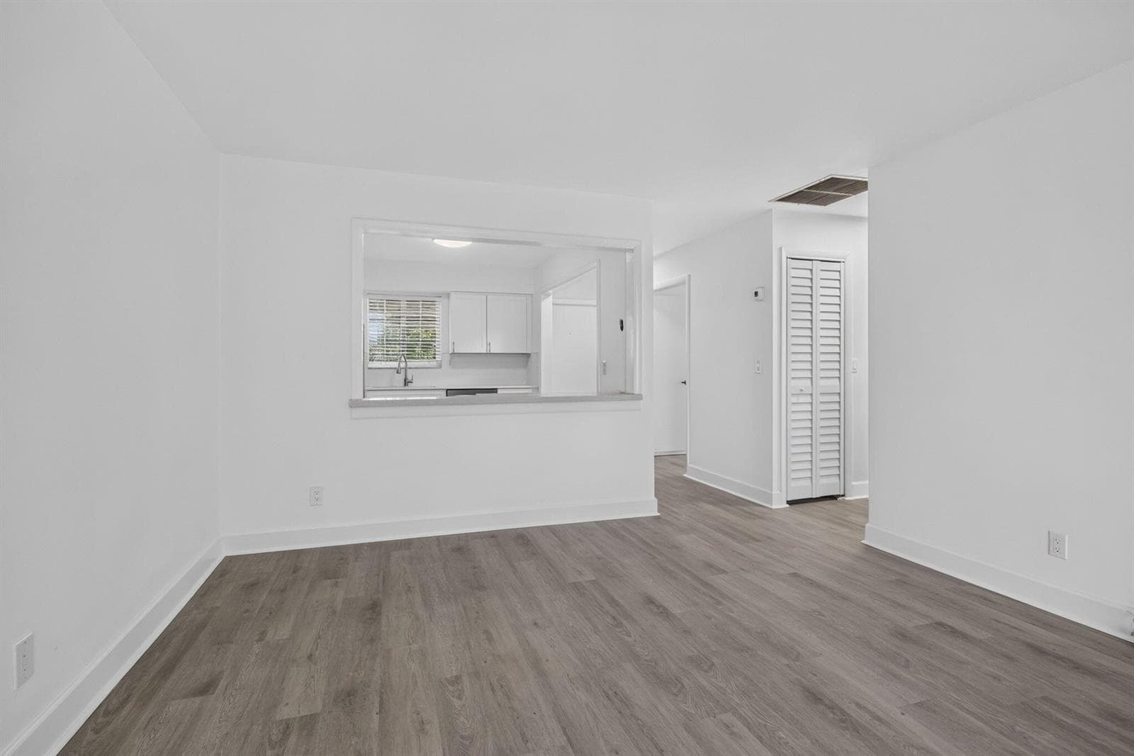 405 SOUTHWIND Drive 4 photo 22