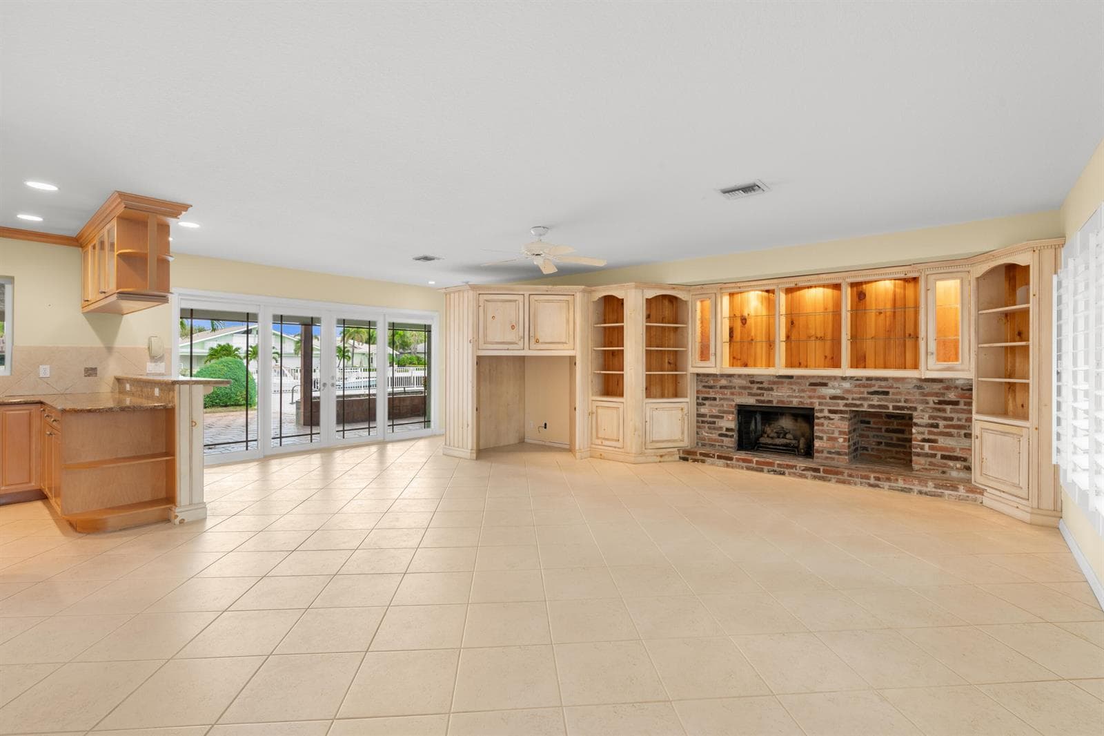 2651 NE 43RD Street photo 5