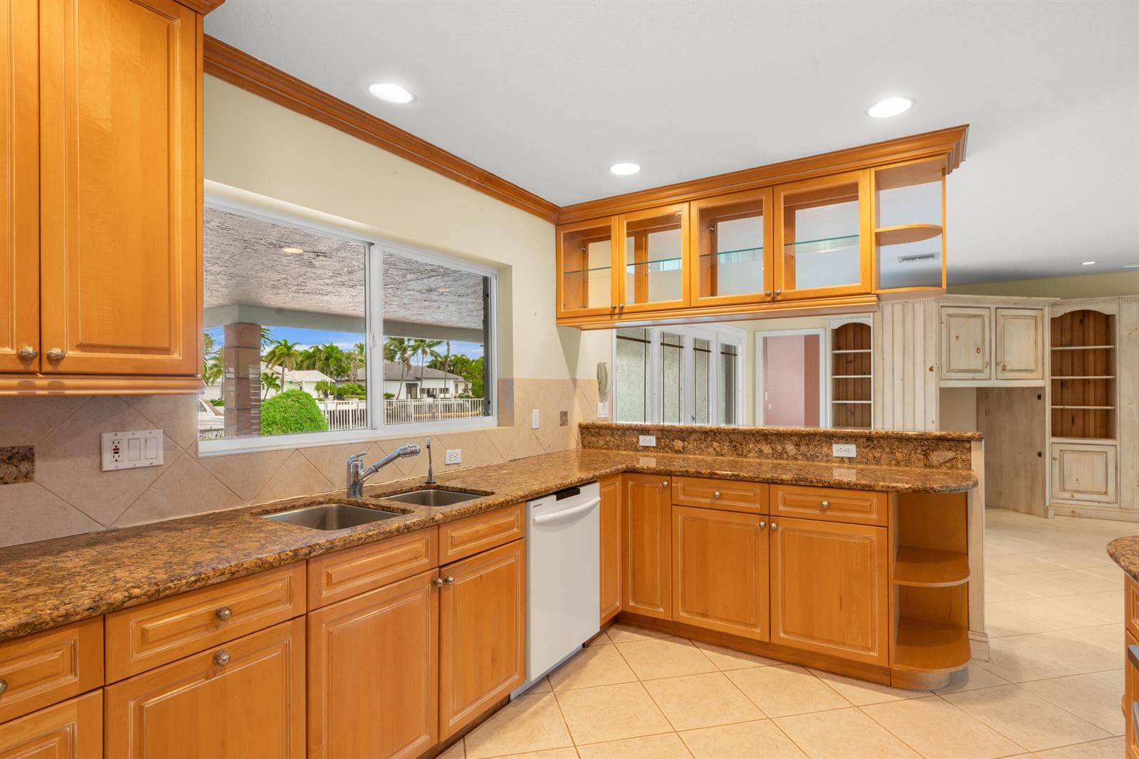 2651 NE 43RD Street photo 8