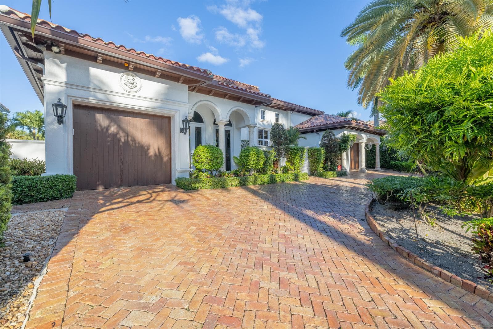 817 Harbour Isles Place photo 2