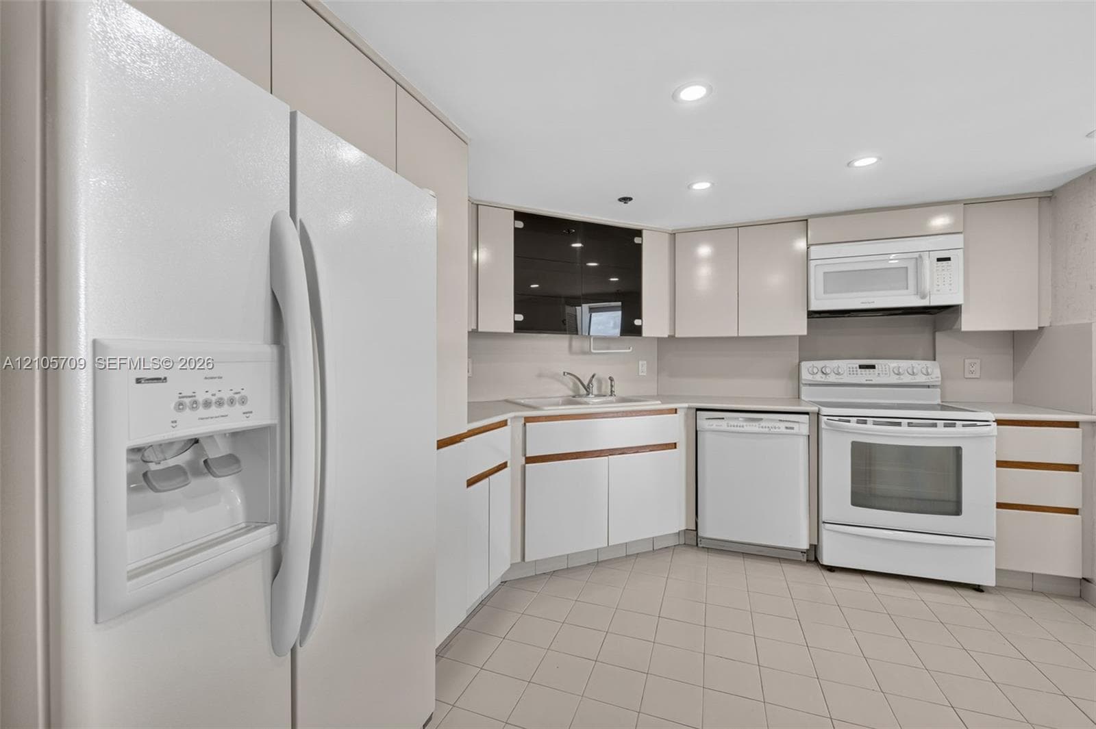 300 Three Islands Blvd 516 photo 17
