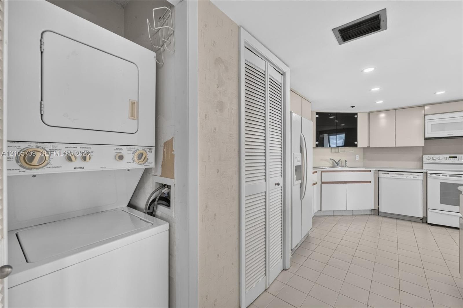 300 Three Islands Blvd 516 photo 16