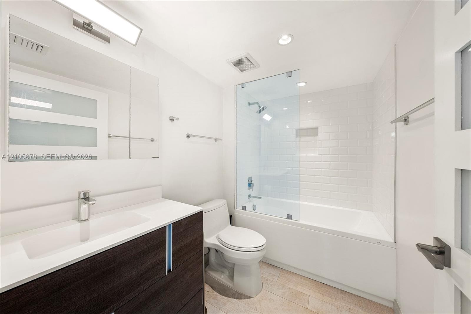 650 West Ave 1807 photo 22