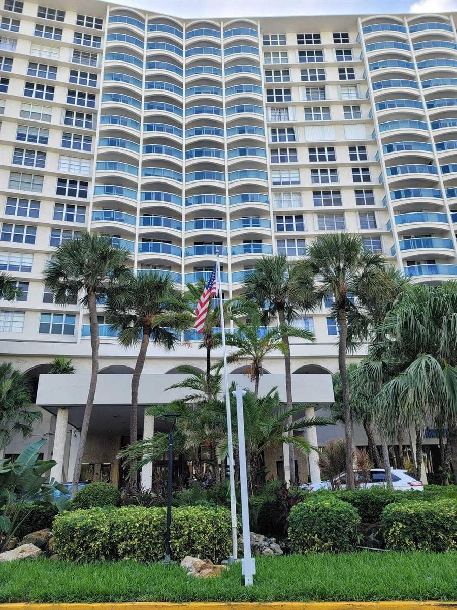 3800 S OCEAN Drive 1022 photo 2