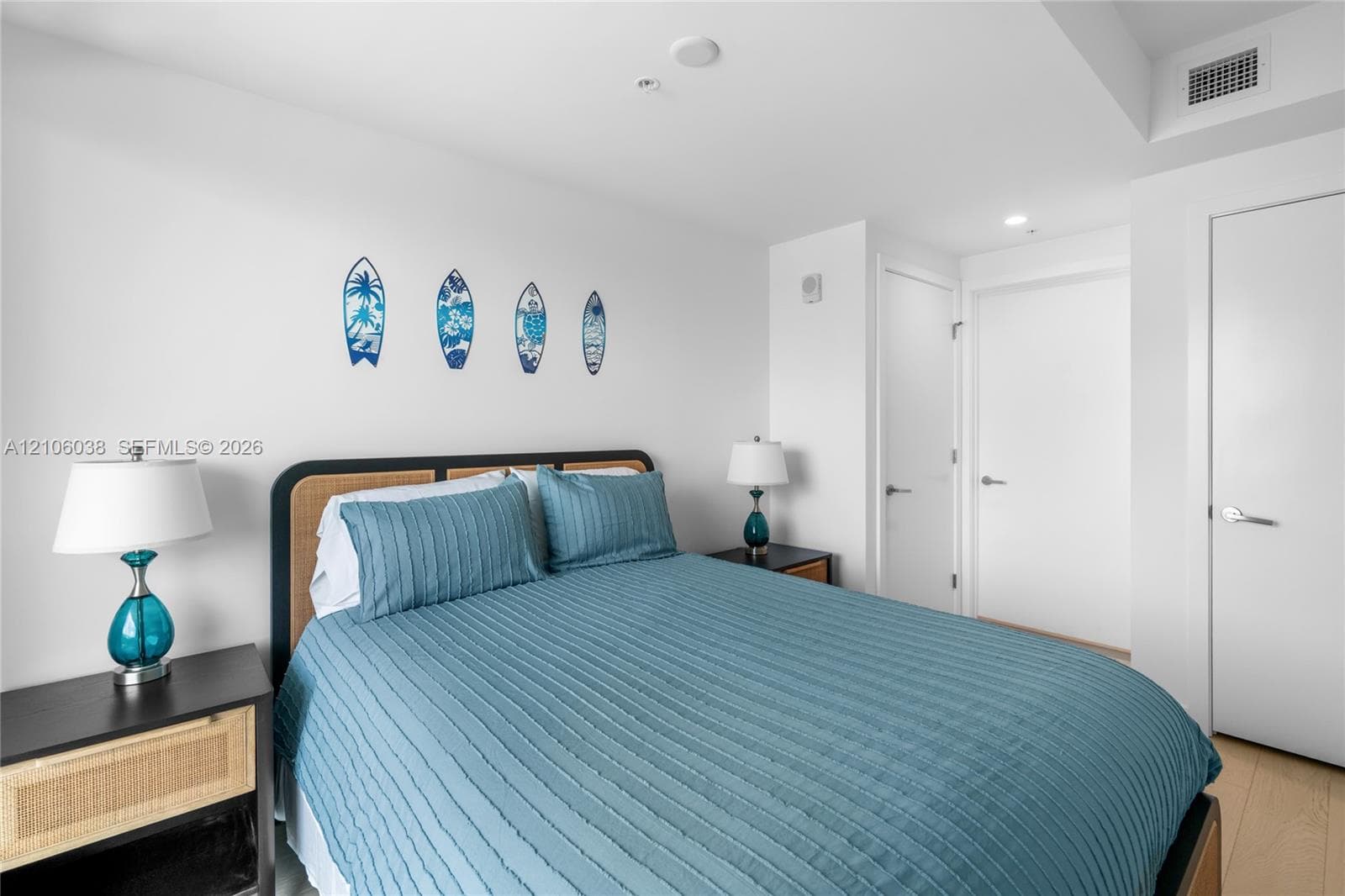 9221 E Bay Harbor Dr 408 photo 17