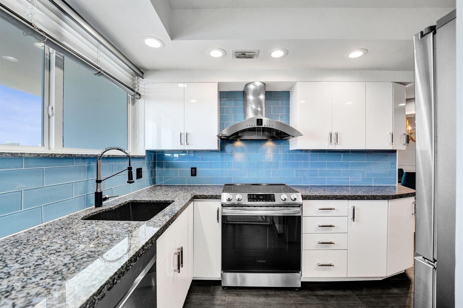 333 SUNSET Drive 207 photo 13
