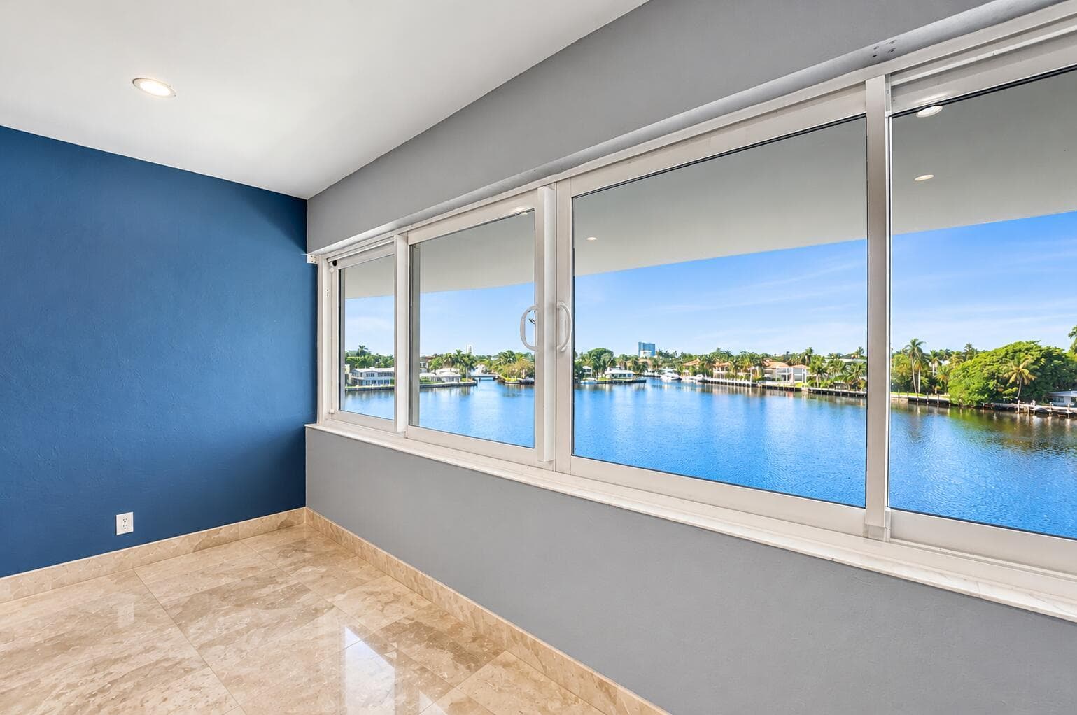333 SUNSET Drive 207 photo 18