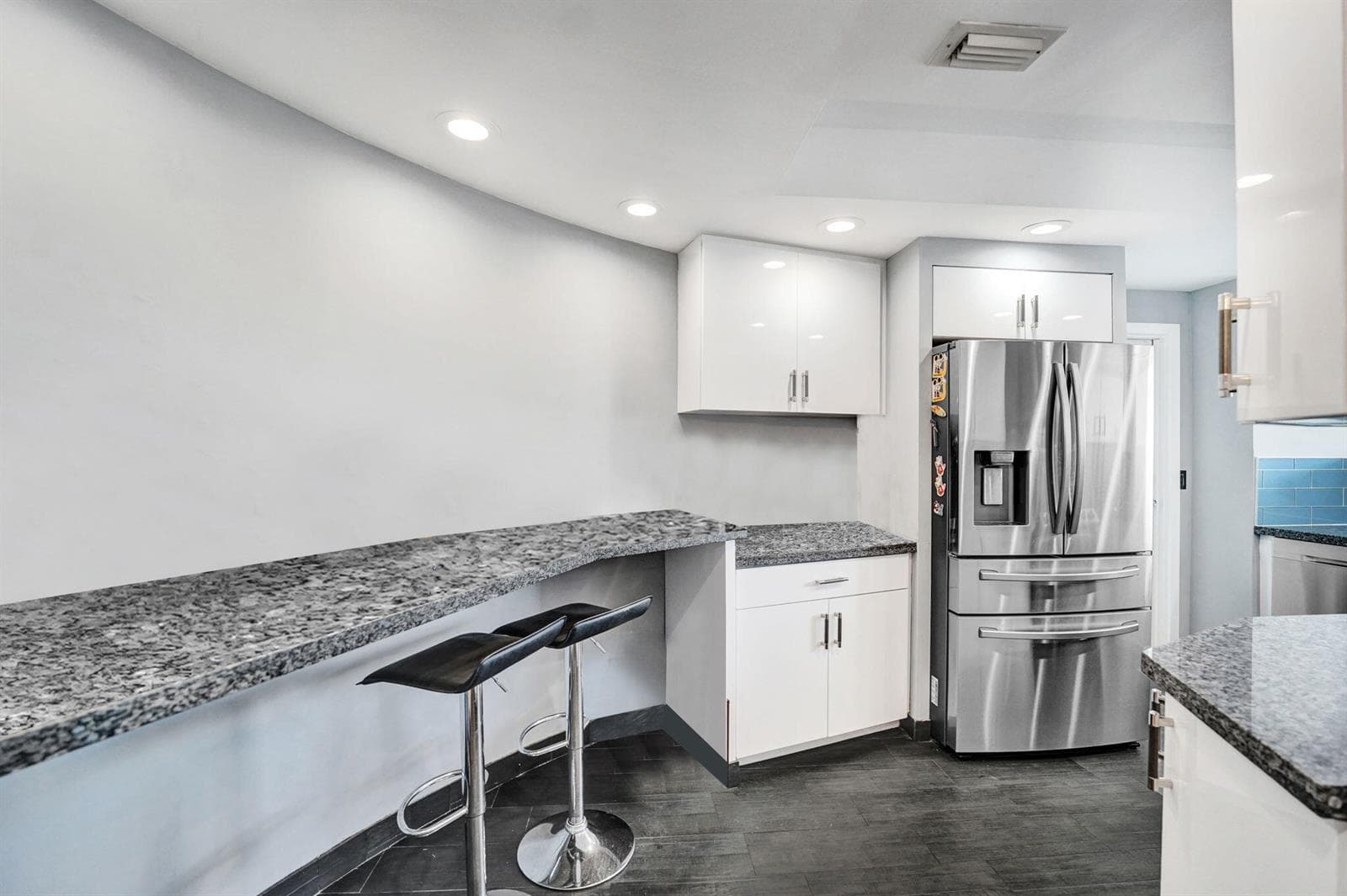 333 SUNSET Drive 207 photo 15