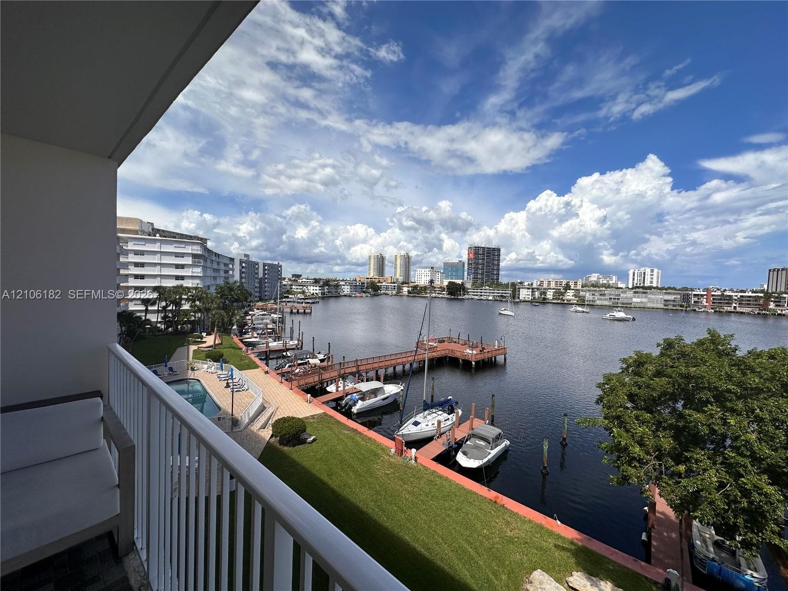400 Golden Isles Dr 40 photo 13