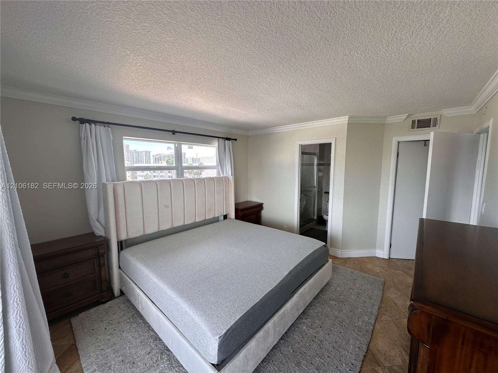 400 Golden Isles Dr 40 photo 17