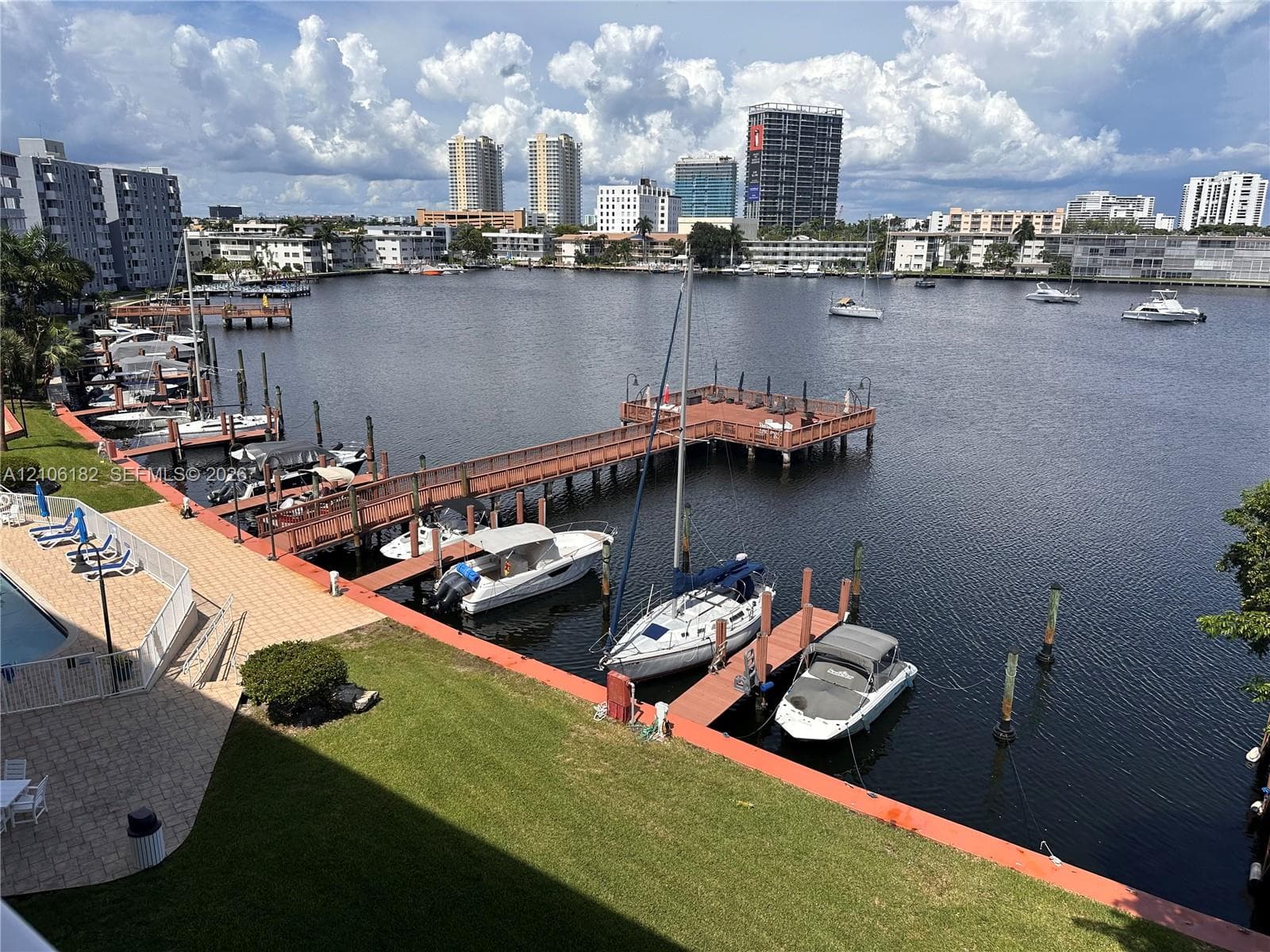 400 Golden Isles Dr 40 photo 1