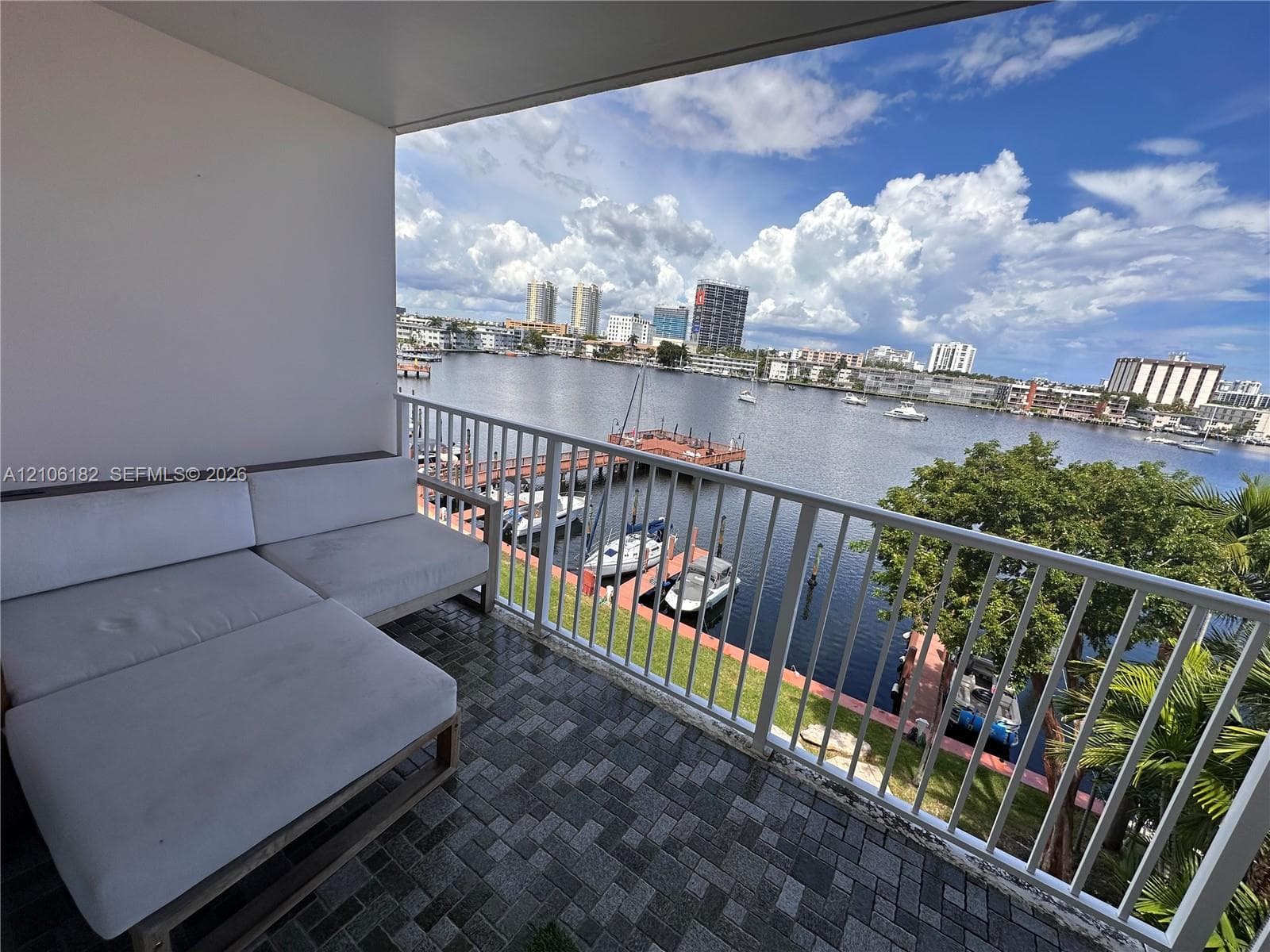 400 Golden Isles Dr 40 photo 14