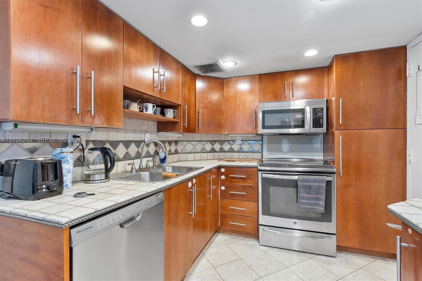 300 Bayview Dr 1503 photo 16