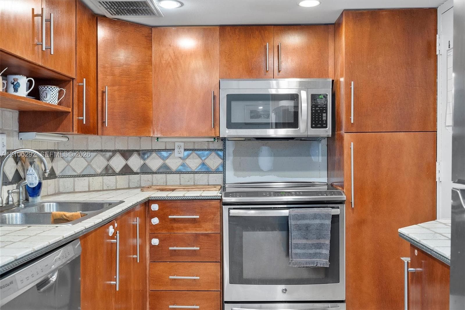 300 Bayview Dr 1503 photo 15