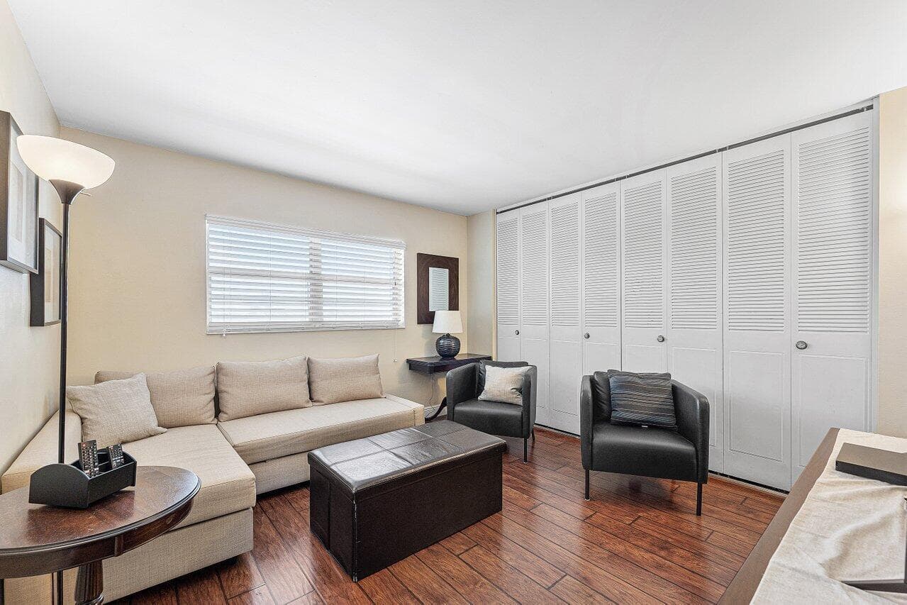 3040 Lake Shore Drive 502 photo 23