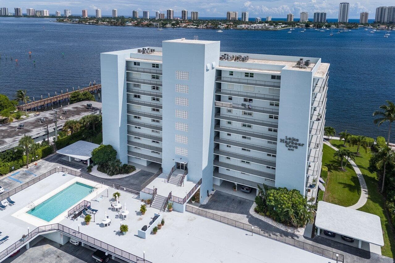 3040 Lake Shore Drive 502 photo 6