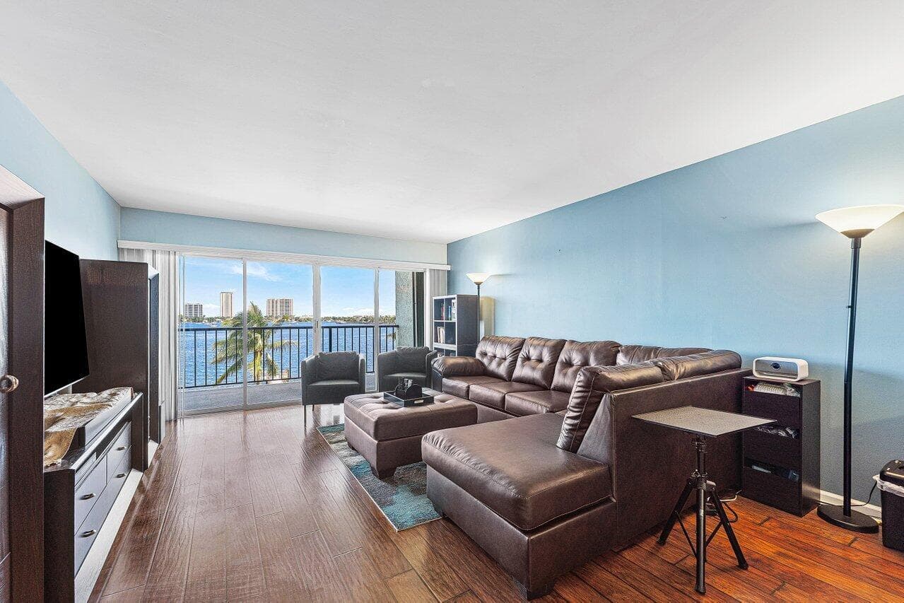 3040 Lake Shore Drive 502 photo 13