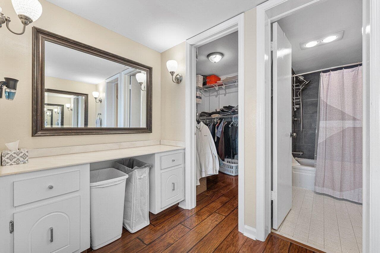 3040 Lake Shore Drive 502 photo 17