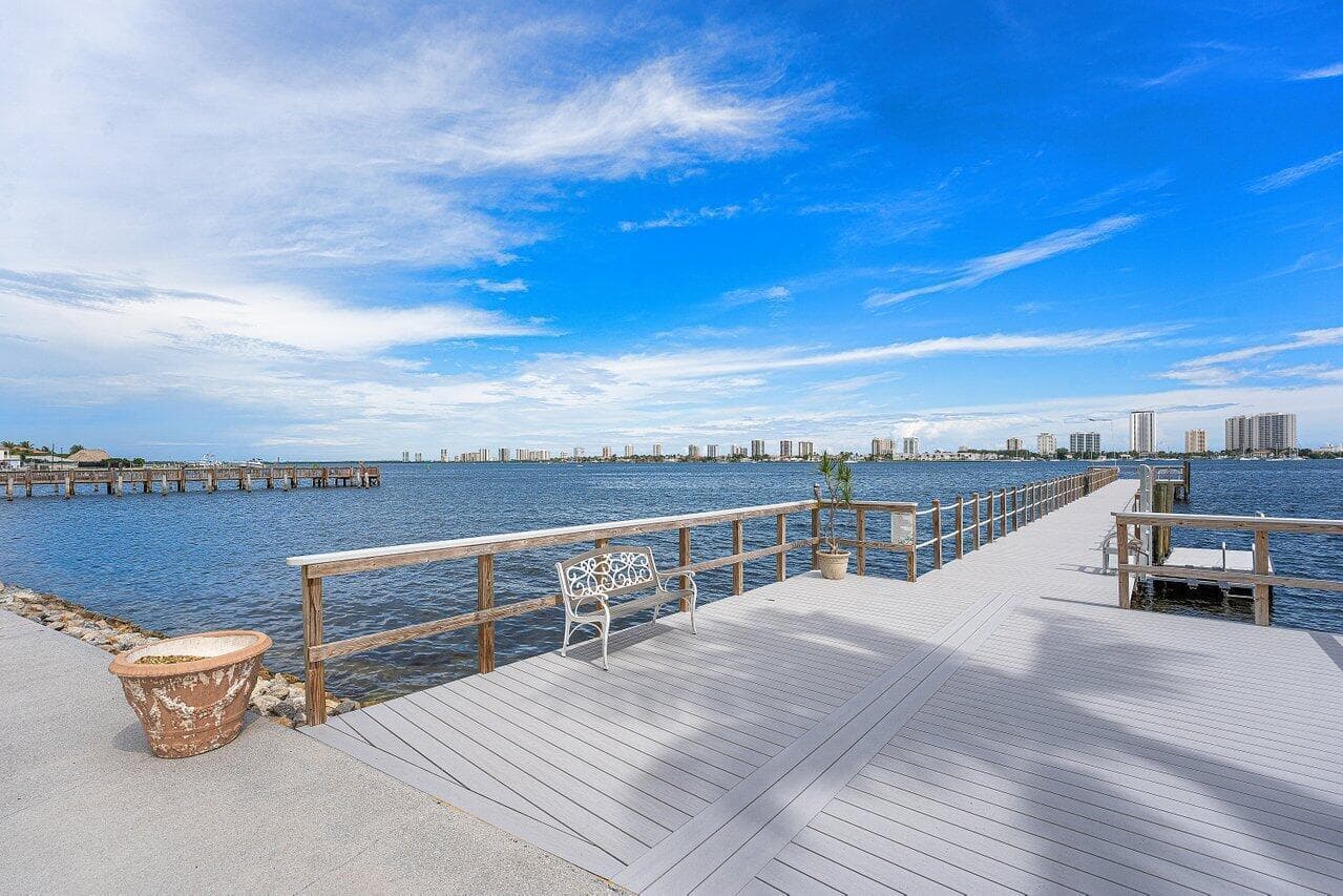 3040 Lake Shore Drive 502 photo 1