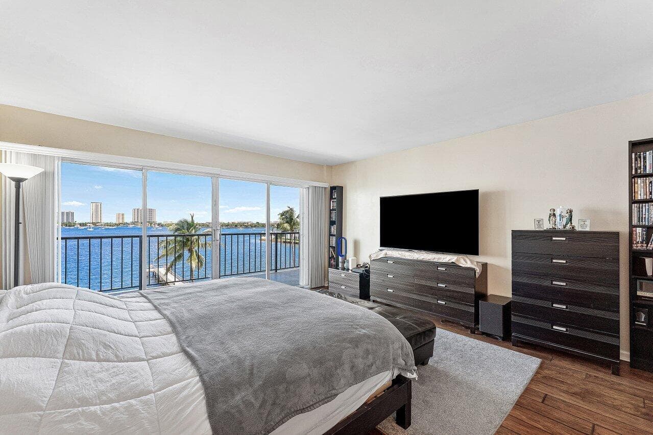 3040 Lake Shore Drive 502 photo 20