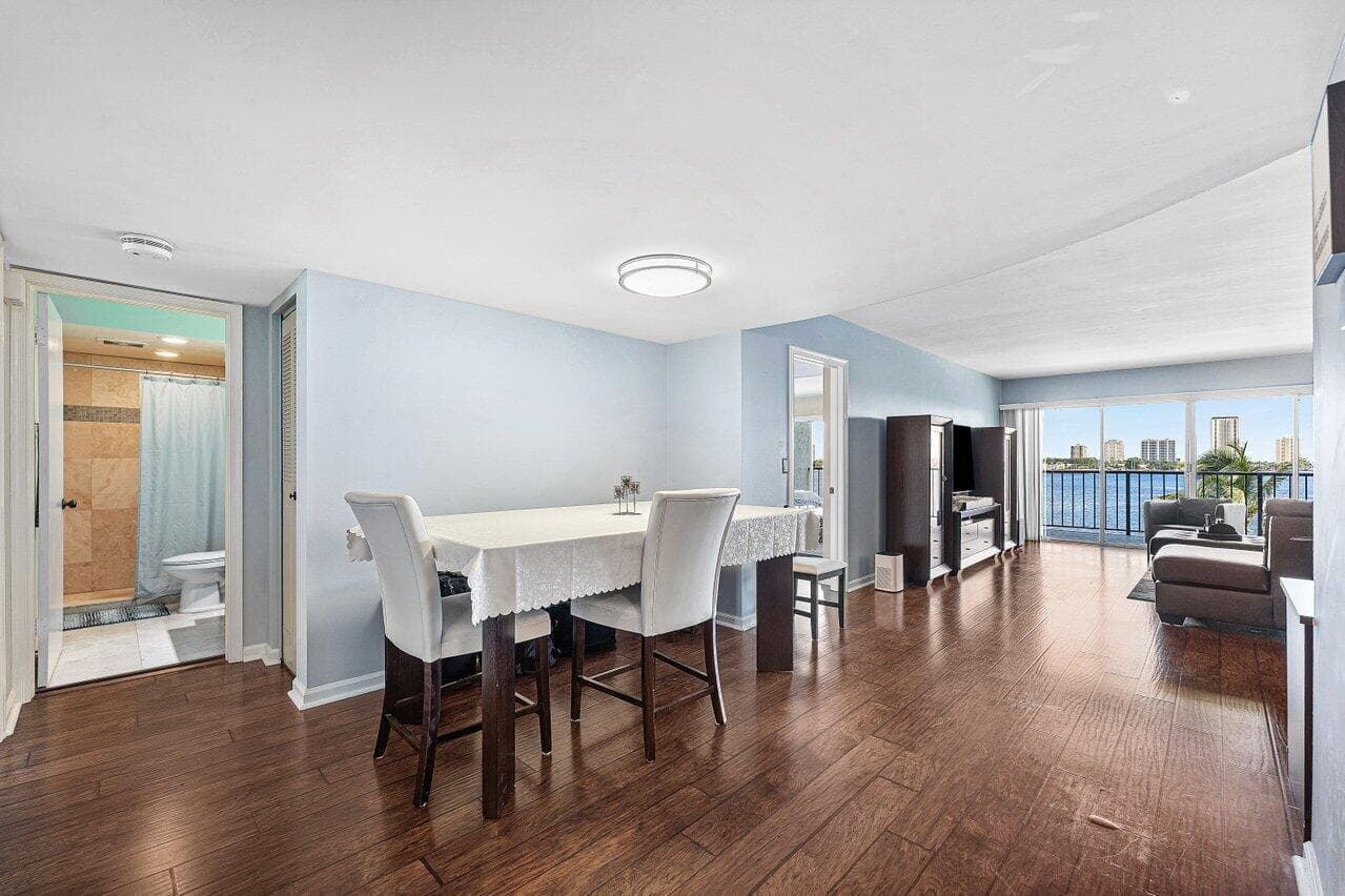 3040 Lake Shore Drive 502 photo 9