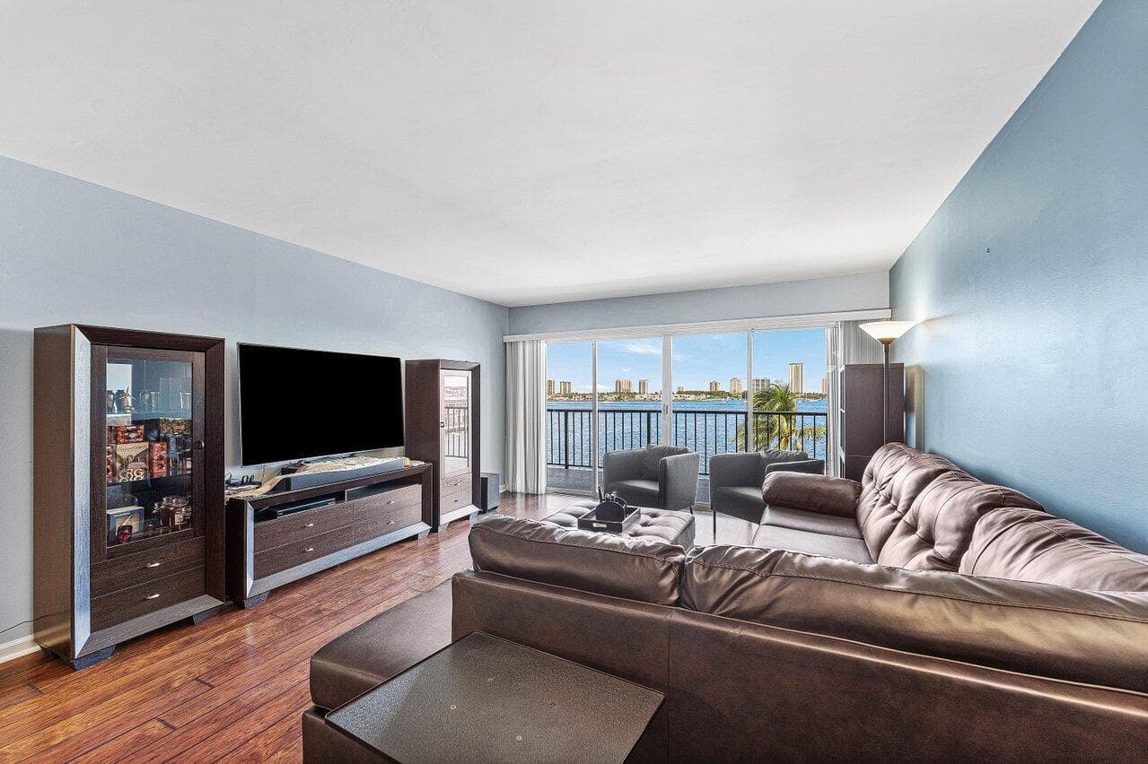 3040 Lake Shore Drive 502 photo 14