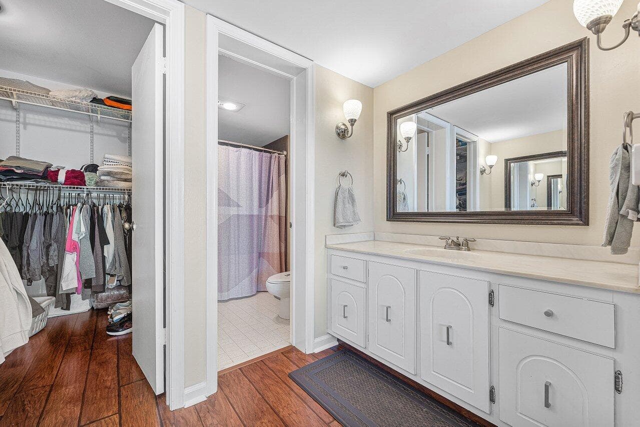 3040 Lake Shore Drive 502 photo 18
