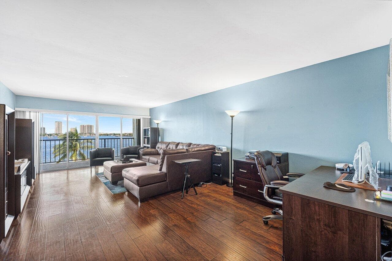 3040 Lake Shore Drive 502 photo 11
