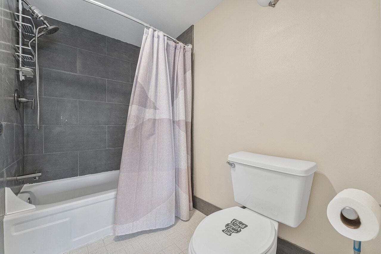 3040 Lake Shore Drive 502 photo 19