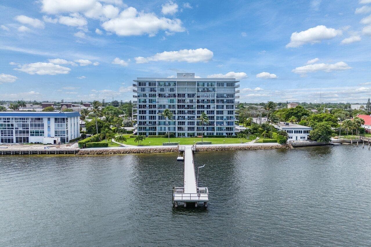 3040 Lake Shore Drive 502 photo 4