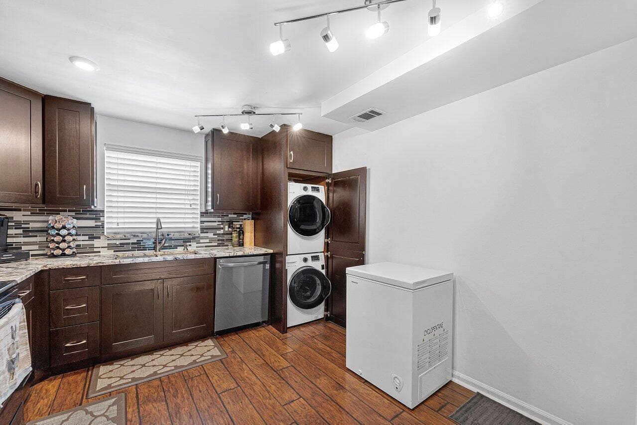 3040 Lake Shore Drive 502 photo 25