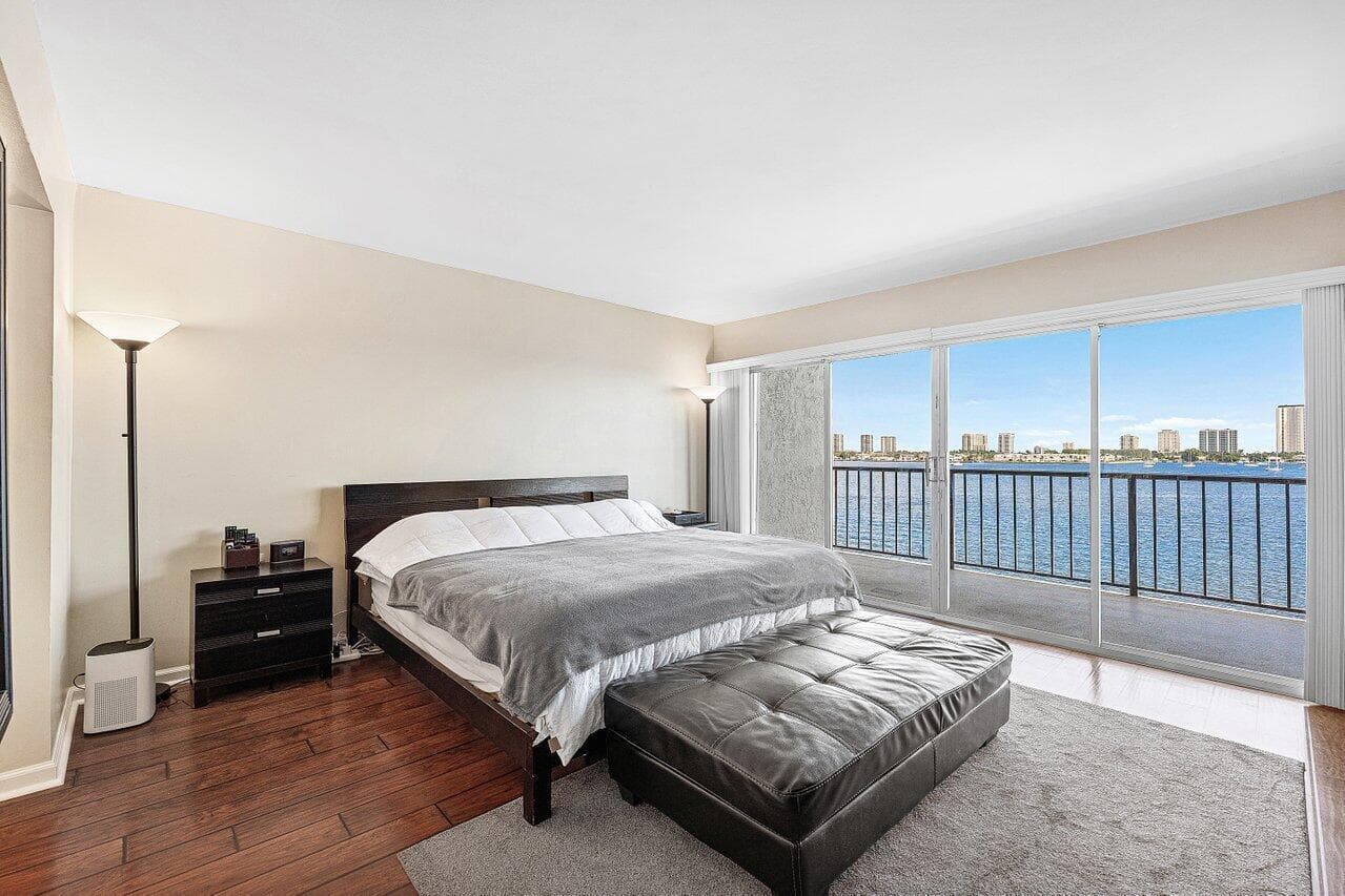 3040 Lake Shore Drive 502 photo 21