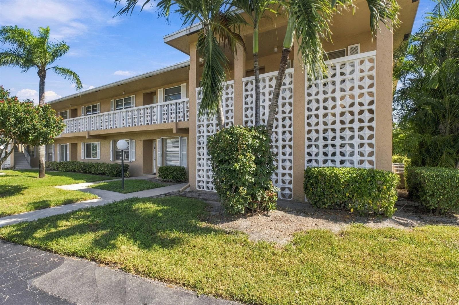 1130 Mahogany Way photo 12