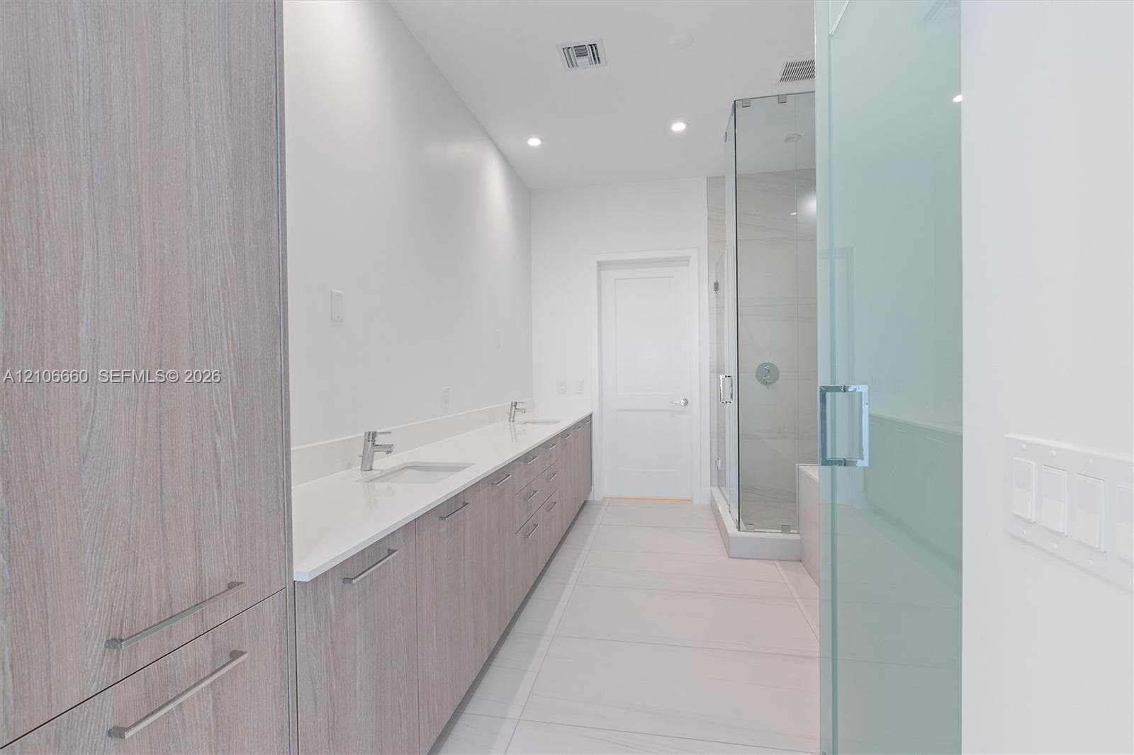 153 N Seabreeze Blvd 401 photo 16