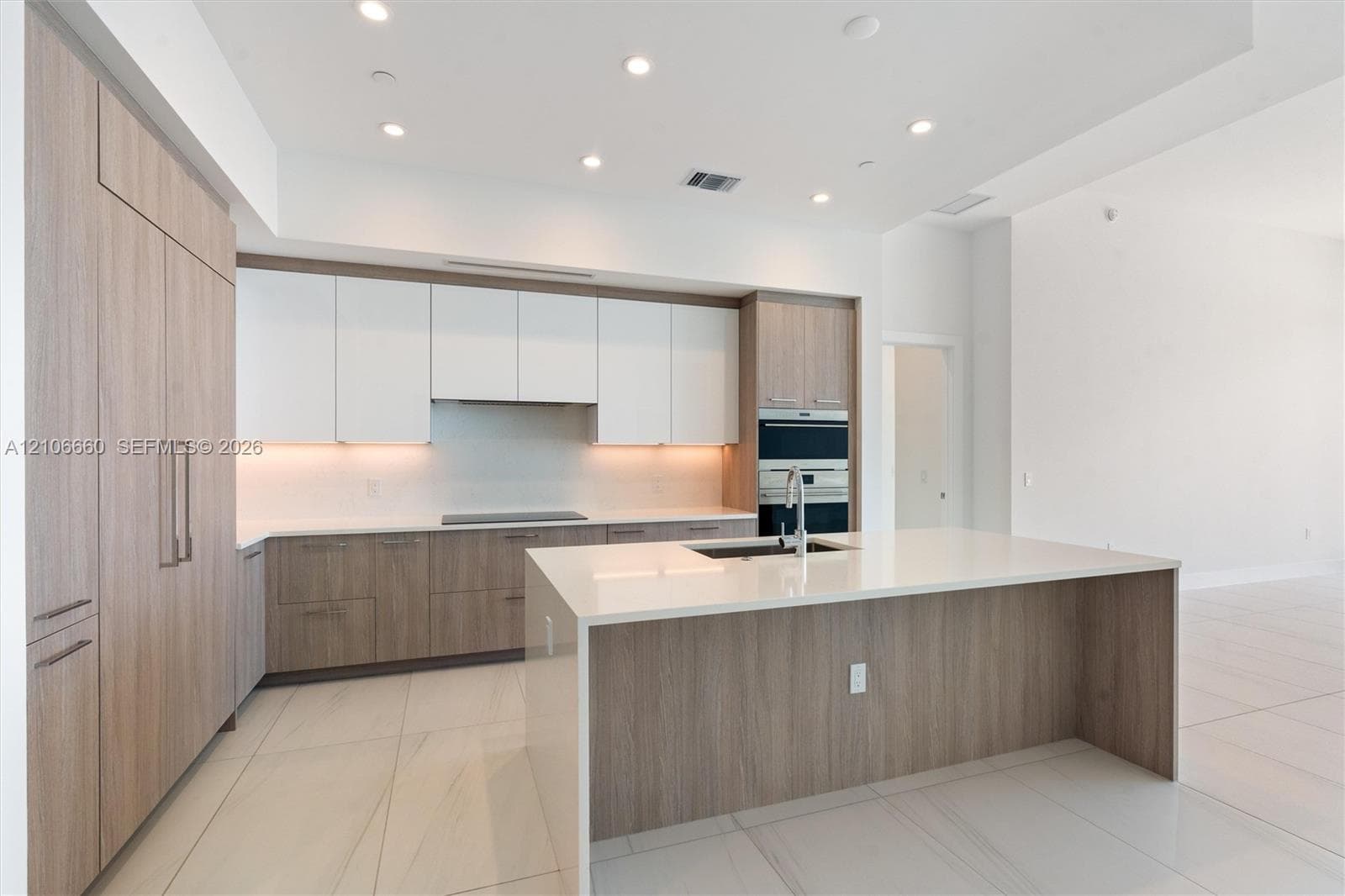 153 N Seabreeze Blvd 401 photo 10