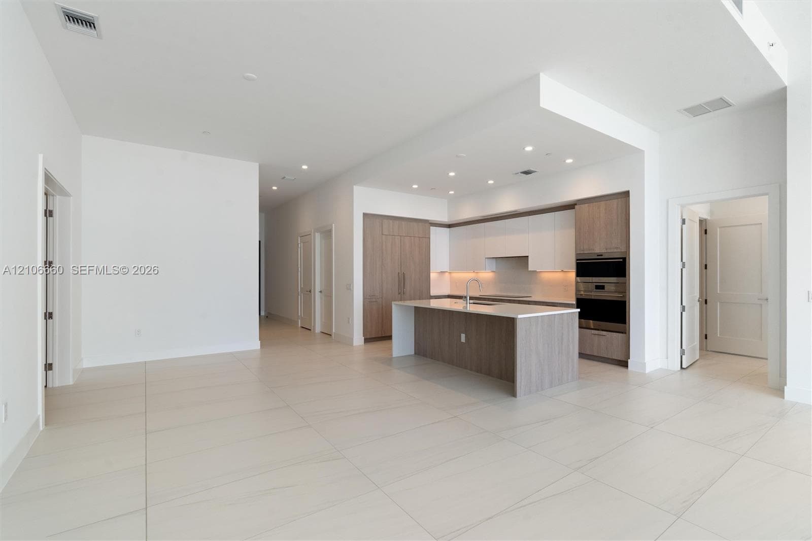 153 N Seabreeze Blvd 401 photo 14