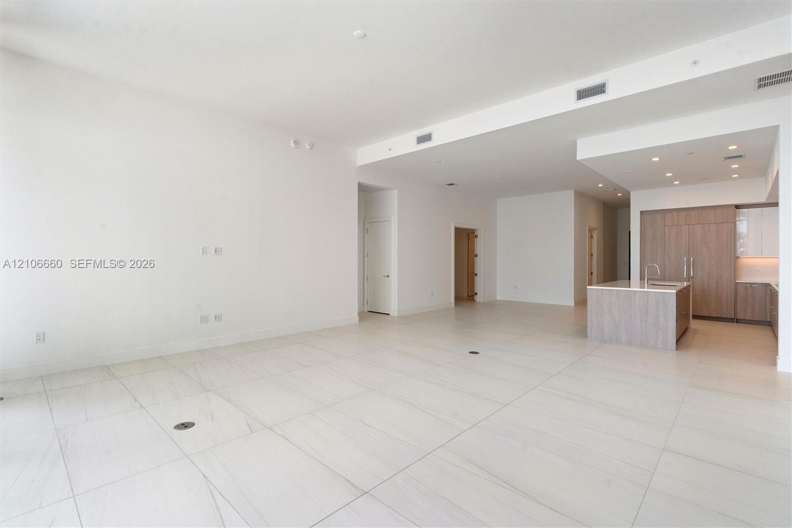153 N Seabreeze Blvd 401 photo 25