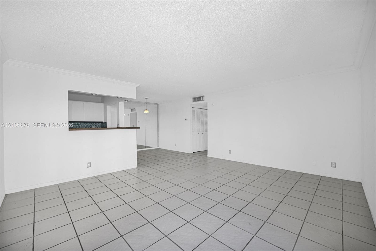 2420 Diana Dr 306 photo 7