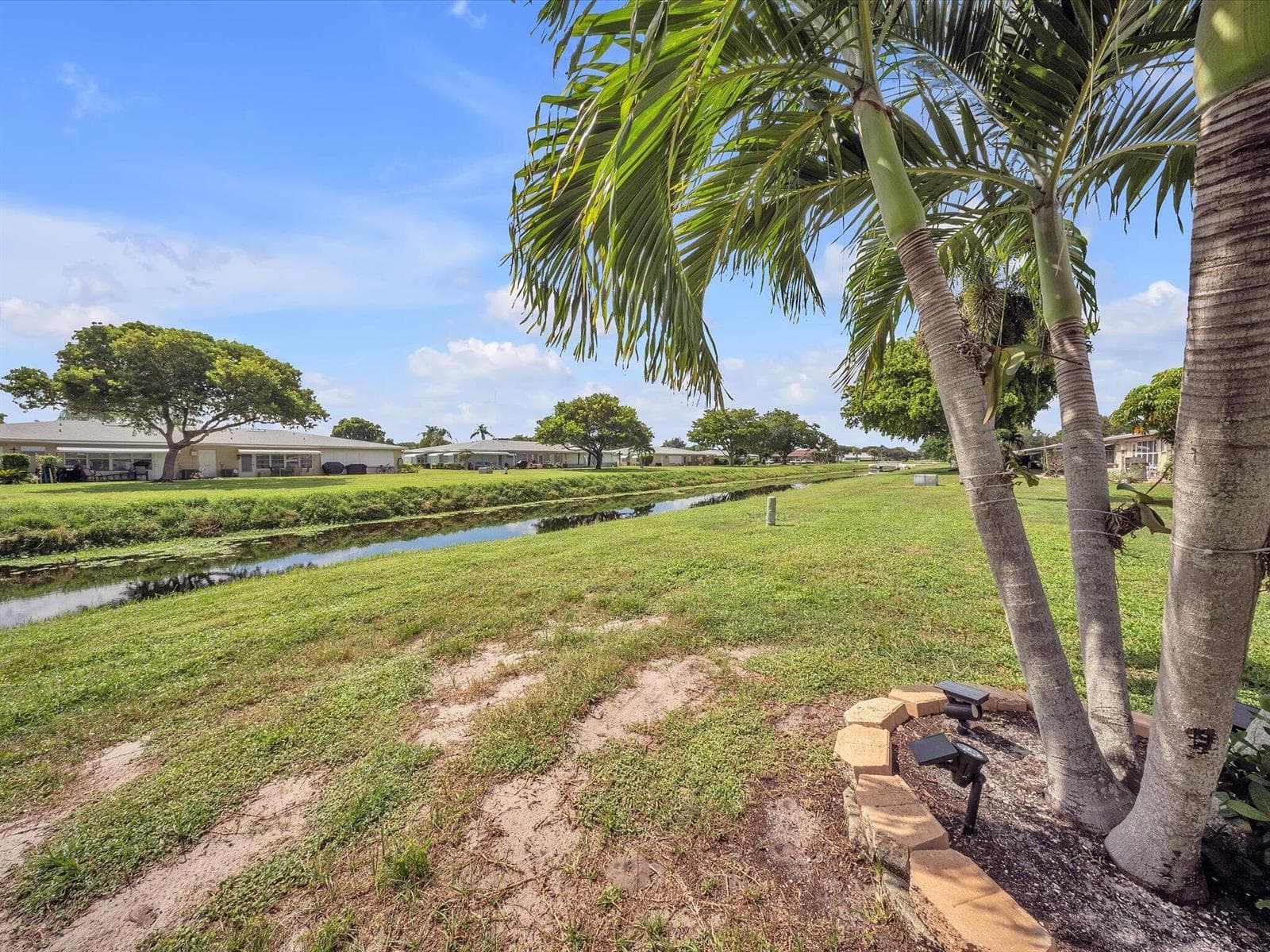 380 HIGH POINT Boulevard B photo 2