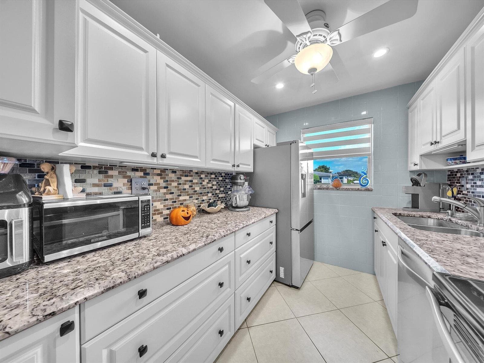 380 HIGH POINT Boulevard B photo 17