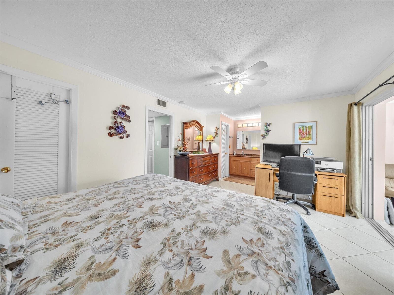 380 HIGH POINT Boulevard B photo 22