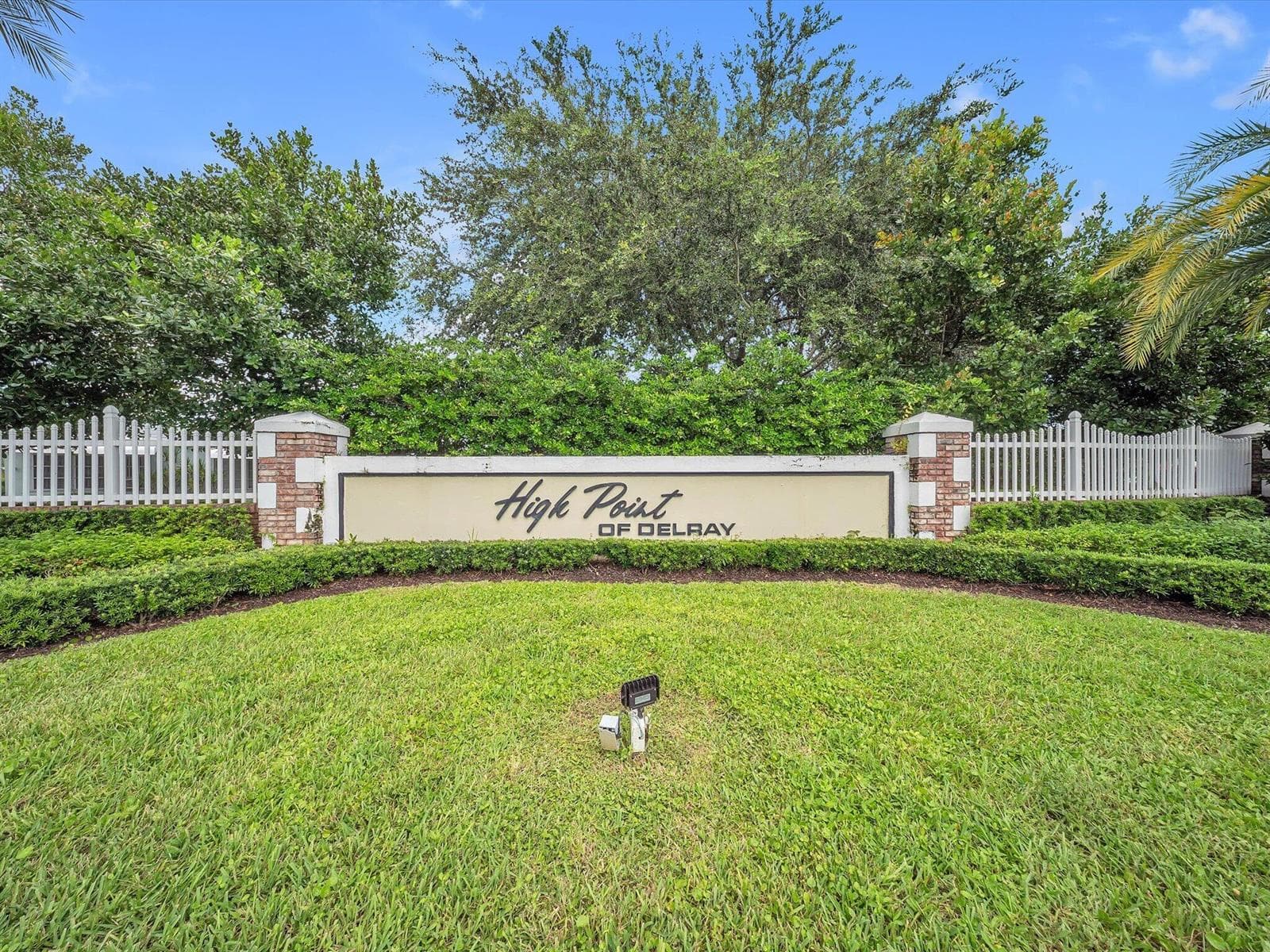 380 HIGH POINT Boulevard B photo 3
