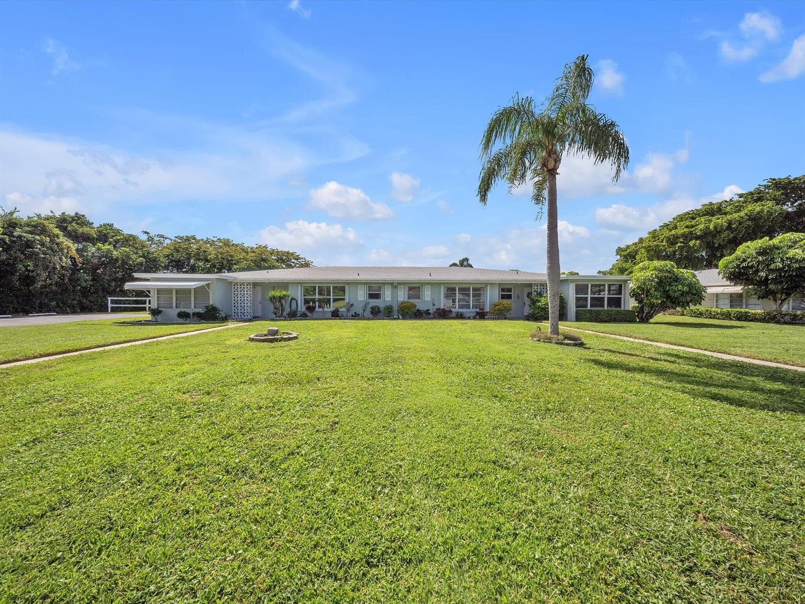 380 HIGH POINT Boulevard B photo 1