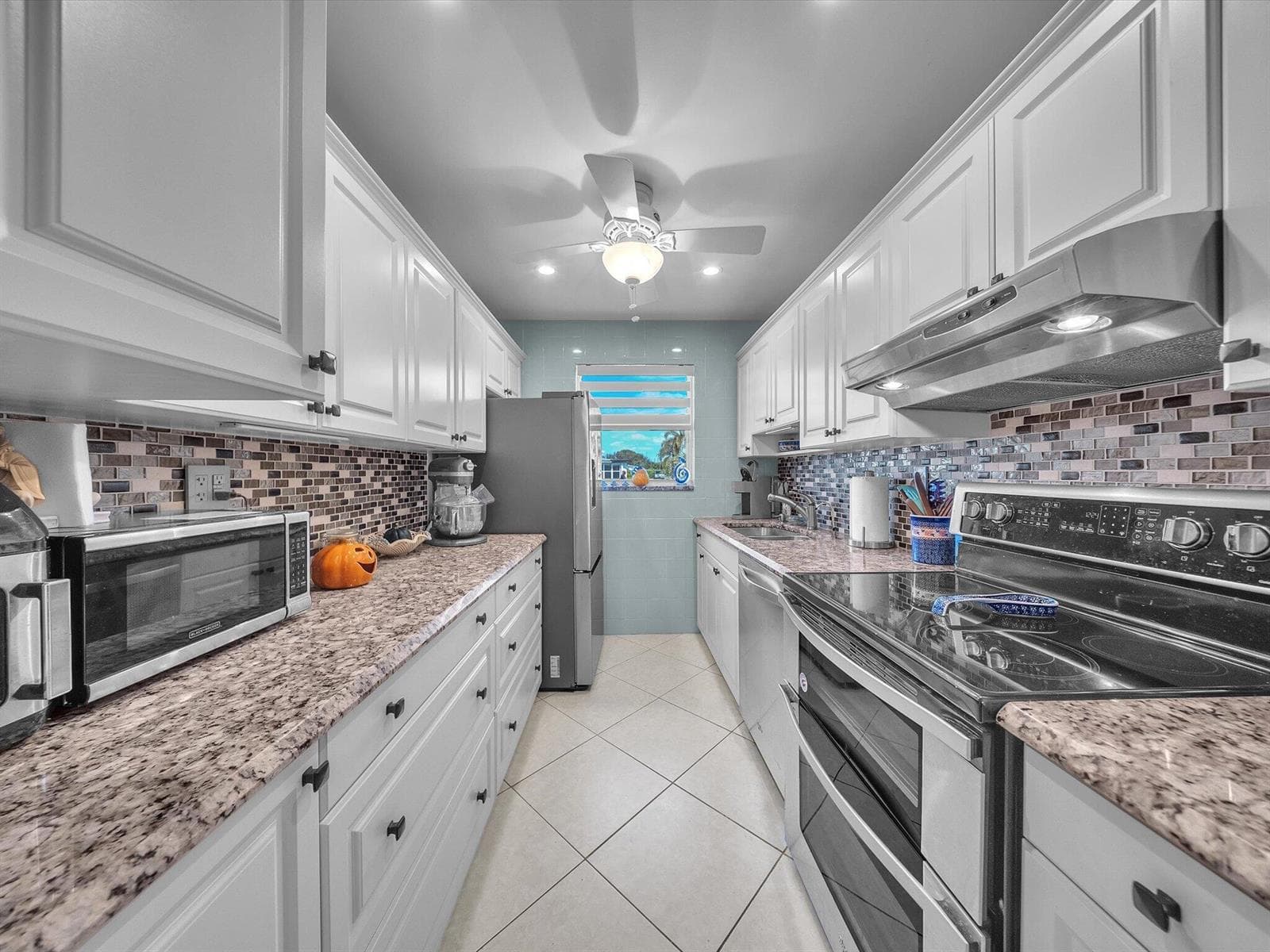 380 HIGH POINT Boulevard B photo 14