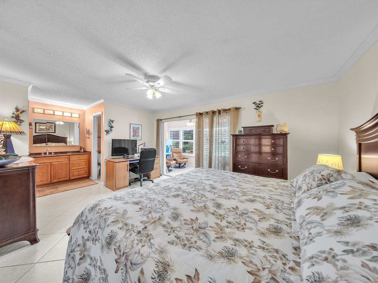380 HIGH POINT Boulevard B photo 21