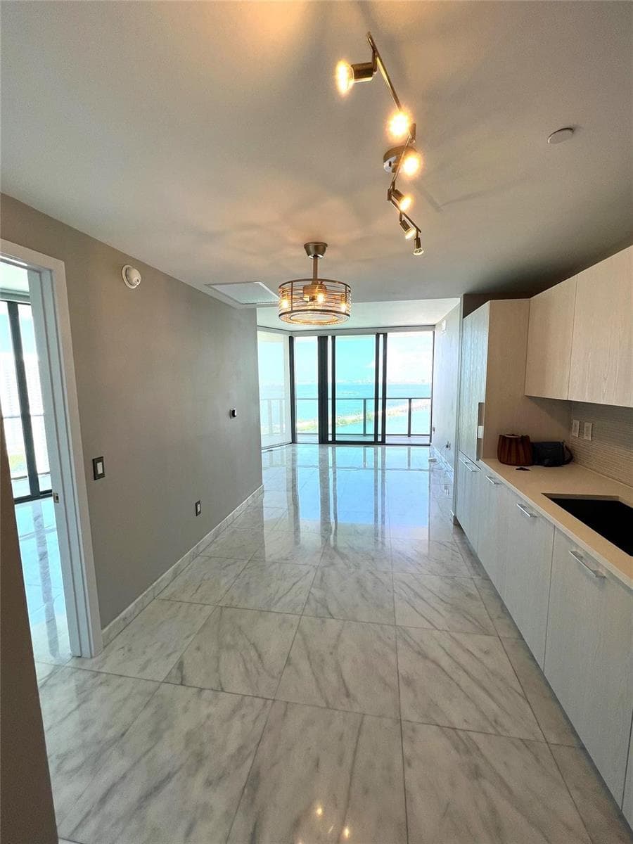 501 NE 31ST Street 2701 photo 3